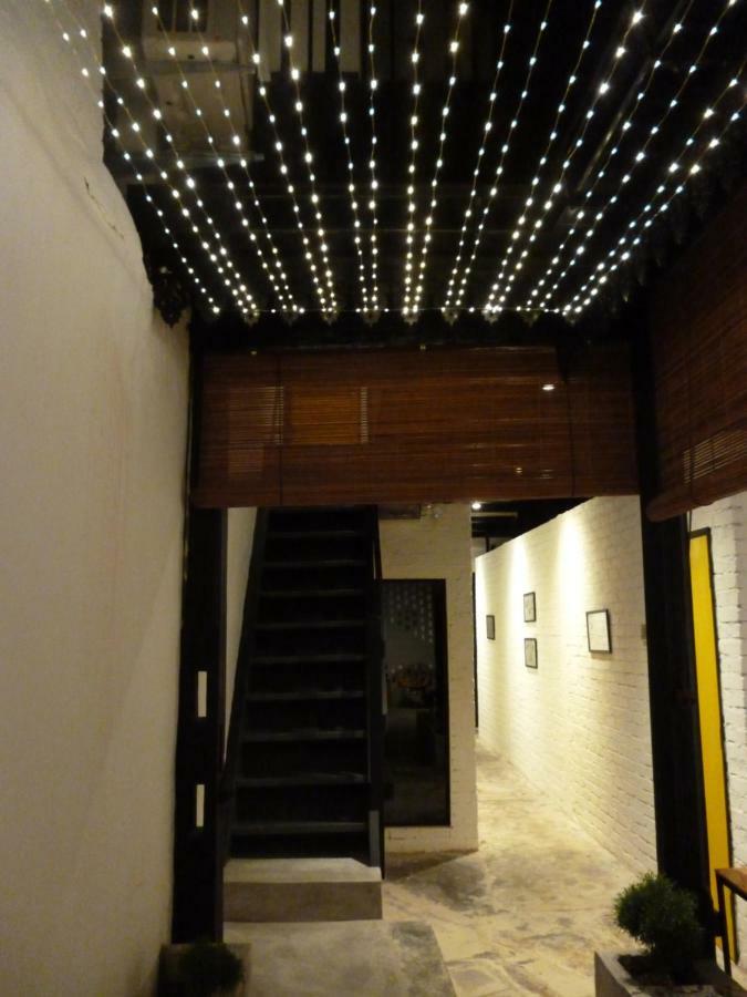 Ola Lavanderia Cafe Малакка Экстерьер фото